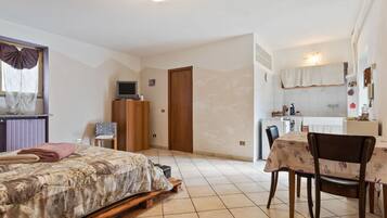 1 bedroom, cots/infant beds, bed sheets