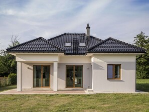 Villa | Exterior - Spacious Villa in Cisownica With Terrace (gmina Goleszów)