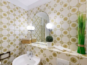 House | Bathroom | Shower, towels - Placid Holiday Home in Möhnesee With Garden (Moehnesee)