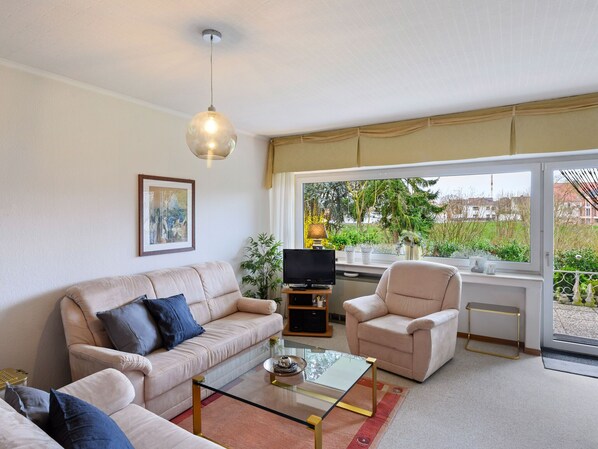 House | Living room - Placid Holiday Home in Möhnesee With Garden (Moehnesee)