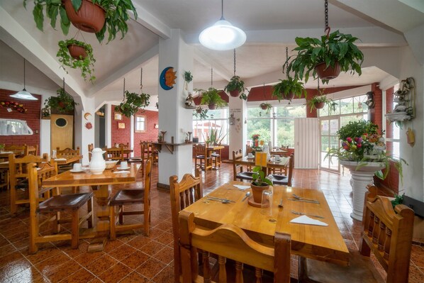 Breakfast and lunch served - Centro Vacacional Campestre Chinguirito (Villa del Carbón)