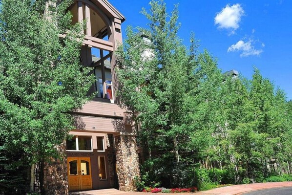 Unclassified image, 1 of 23, button