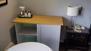 Basic Single Room | Private kitchenette | Coffee/tea maker
