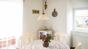Dining - Cosy Villa in Konigs Wusterhausen OT Niederlehme With Garden (Königs Wusterhausen)