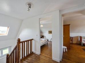 1 bedroom, individually furnished, bed sheets - Picturesque Apartment in Bayeux With Private Courtyard (Bayeux)