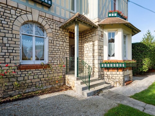 Picturesque Apartment in Bayeux With Private Courtyard