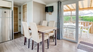 Dining - Cosy Mobile Home in Les Mathes With Swimming Pool (Les Mathes)