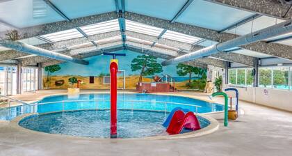 Cosy Mobile Home in Les Mathes With Swimming Pool