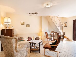 DVD player - Peaceful Holiday Home in La Chapele Neuve With Swimming Pool (La Chapelle-Neuve)