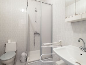 Shower - Peaceful Holiday Home in La Chapele Neuve With Swimming Pool (La Chapelle-Neuve)