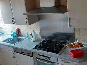 Nhà | Bếp riêng | Tủ lạnh, lò vi sóng, lò nướng, máy rửa bát 