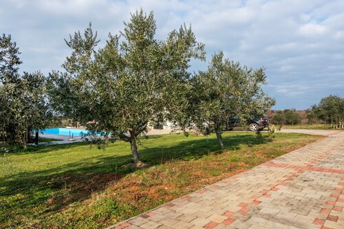 Beautiful Holiday Home in Novigrad With Private Swimming Pool