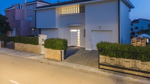 Unclassified image, 2 of 38, button - Seaside Villa in Zadar With Swimming Pool (Zadar)