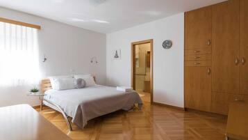 Villa | 4 bedrooms, individually furnished, iron/ironing board, bed sheets