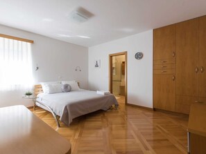 别墅 | 4 多间卧室、特色家居、熨斗/熨衣板、床单