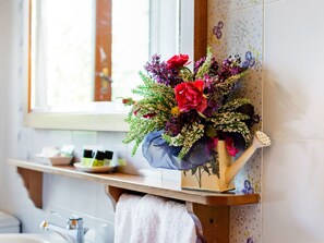 1 Schlafzimmer, individuell eingerichtet, Bettwäsche