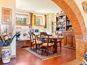 Dining - Spacious Holiday Home in Castiglione del Lago With Pool (Castiglione del Lago)