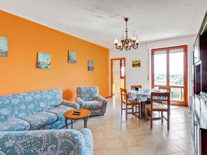 Apartment | Dining - Apartment 1 km From Lago Trasimeno (Tuoro sul Trasimeno)
