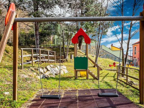 Garden - Boutique Holiday Home in Magliolo With Swimming Pool (Magliolo)