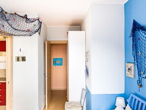 1 bedroom, individually furnished, cribs/infant beds, bed sheets - Boutique Holiday Home in Magliolo With Swimming Pool (Magliolo)