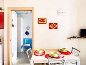 Dining - Boutique Holiday Home in Magliolo With Swimming Pool (Magliolo)