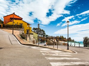 Exterior - Boutique Holiday Home in Magliolo With Swimming Pool (Magliolo)