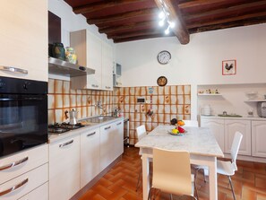 Dining - Vintage Holiday Home in Greve in Chianti With Terrace (Greve in Chianti)