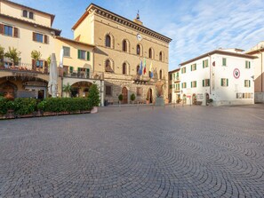 Exterior - Vintage Holiday Home in Greve in Chianti With Terrace (Greve in Chianti)
