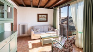 House | Living room - Beautiful Holiday Home in Gargnano With Garden (Gargnano)