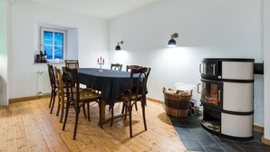 Unclassified image, 5 of 38, button - Freshly Renovated, Historic Farmhouse in Balesfeld With Large Garden (Balesfeld)