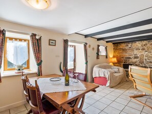 Dining - Graceful Holiday Home in La Chapelle-neuve With Swimming Pool (La Chapelle-Neuve)