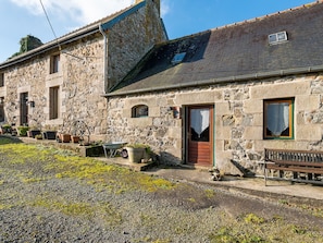 Exterior - Graceful Holiday Home in La Chapelle-neuve With Swimming Pool (La Chapelle-Neuve)