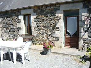 Exterior - Flawless Holiday Home in Chapelle Neuve With Swimming Pool (La Chapelle-Neuve)