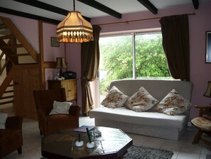 DVD player - Blissful Holiday Home in Chapelle Neuve With Swimming Pool (La Chapelle-Neuve)
