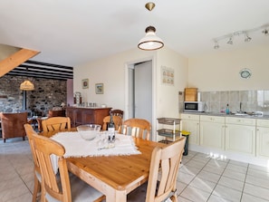 Dining - Blissful Holiday Home in Chapelle Neuve With Swimming Pool (La Chapelle-Neuve)