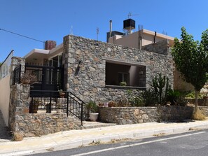 Exterior - Simplistic Holiday Home in Saint Nicholas With Balcony (Agios Nikolaos)