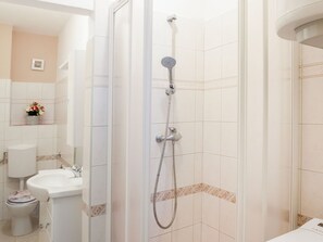 Bathroom - Simplistic Apartment in Vir With Garden (Vir)