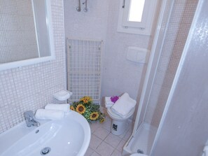 Bathroom - Apartment With Swimming Pool in Trinita D'agultu e Vignola (Trinità d'Agultu e Vignola)
