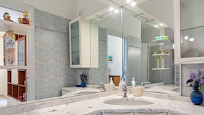 Unclassified image, 4 of 38, button - Enticing Holiday Home in Sanremo near Town Center (Sanremo)