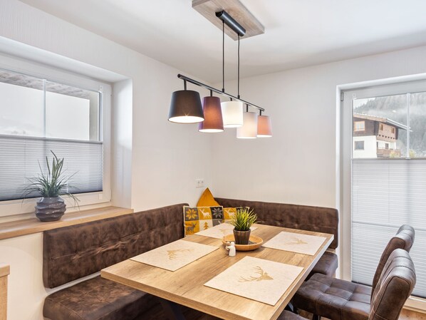 Apartment | Dining