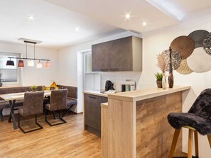 Apartment | Dining