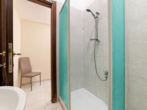 House | Bathroom | Shower, towels - Dandy Holiday Home in Castellammare di Stabia near Sea (Ladispoli)