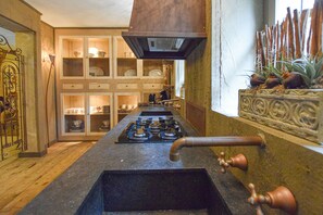 Nhà | Bếp riêng | Tủ lạnh, ghế cao cho trẻ em