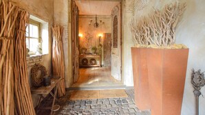 A rustic hallway with wooden beams, a stone floor, and a chandelier. - Posh Holiday Home in Alphen with Hot Tub (Alphen)