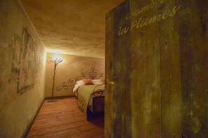 House | 5 bedrooms, bed sheets