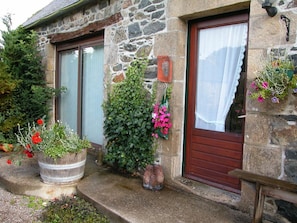Exterior - Graceful Holiday Home in Chapelle Neuve With Swimming Pool (La Chapelle-Neuve)