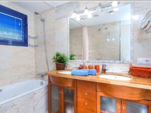 Ferienhaus | Badezimmer