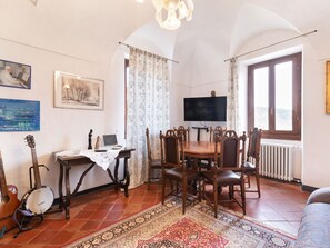 Dining - Lovely Holiday Home in Cosio D'arroscia With Heating (Cosio di Arroscia)