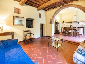House | Living room - Belvilla by OYO Loggia (San Casciano in Val di Pesa)