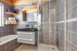 Bathroom - Terrace Apartment With Lush Garden (Epe)
